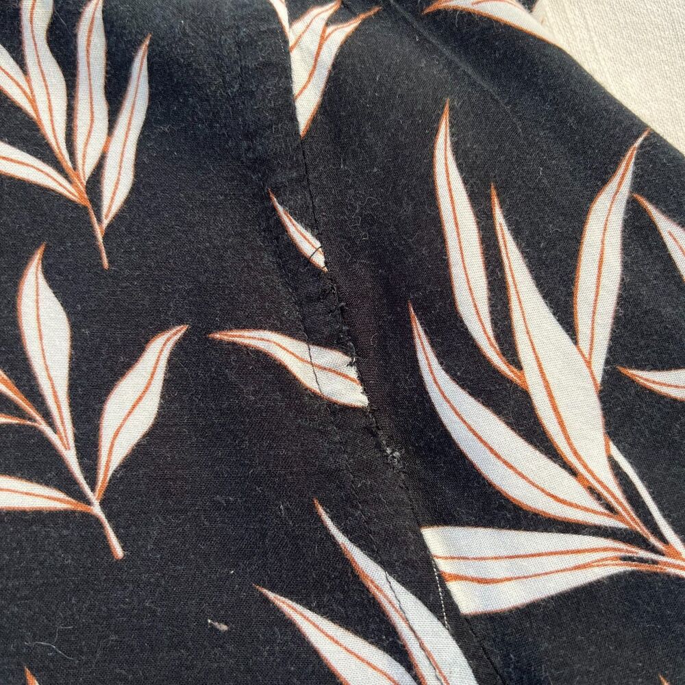 Hawaiian Button Up Short Sleeve Shirt Black Floral Express Men's Small - Picture 6 of 8